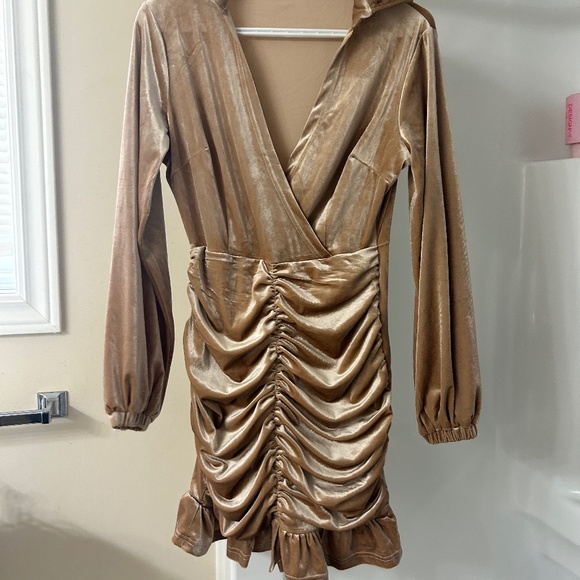 Boohoo velvet dress - Picture 2 of 4